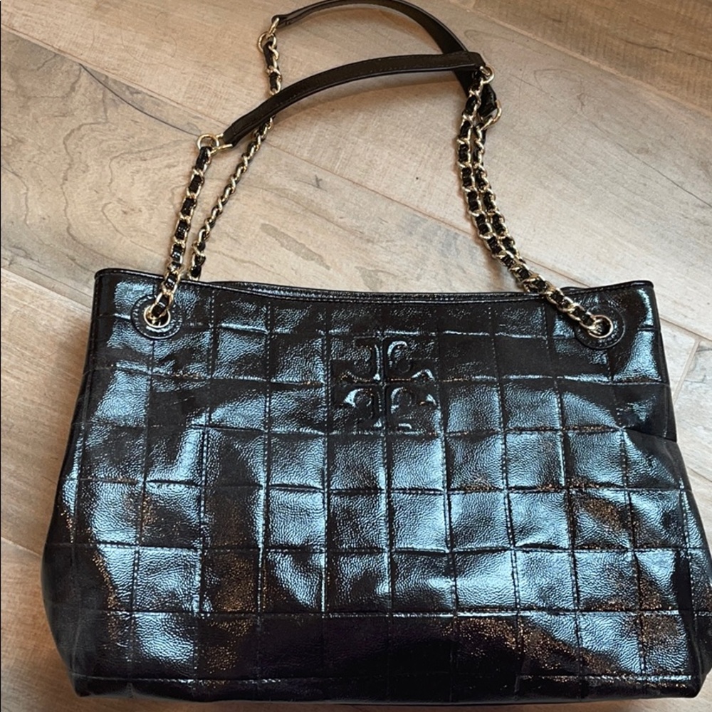 Medium shoulder bag Tory Burch black patent